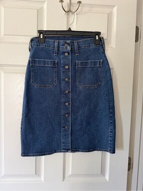 Levi’s Button-Front Denim Skirt in Dark Blue